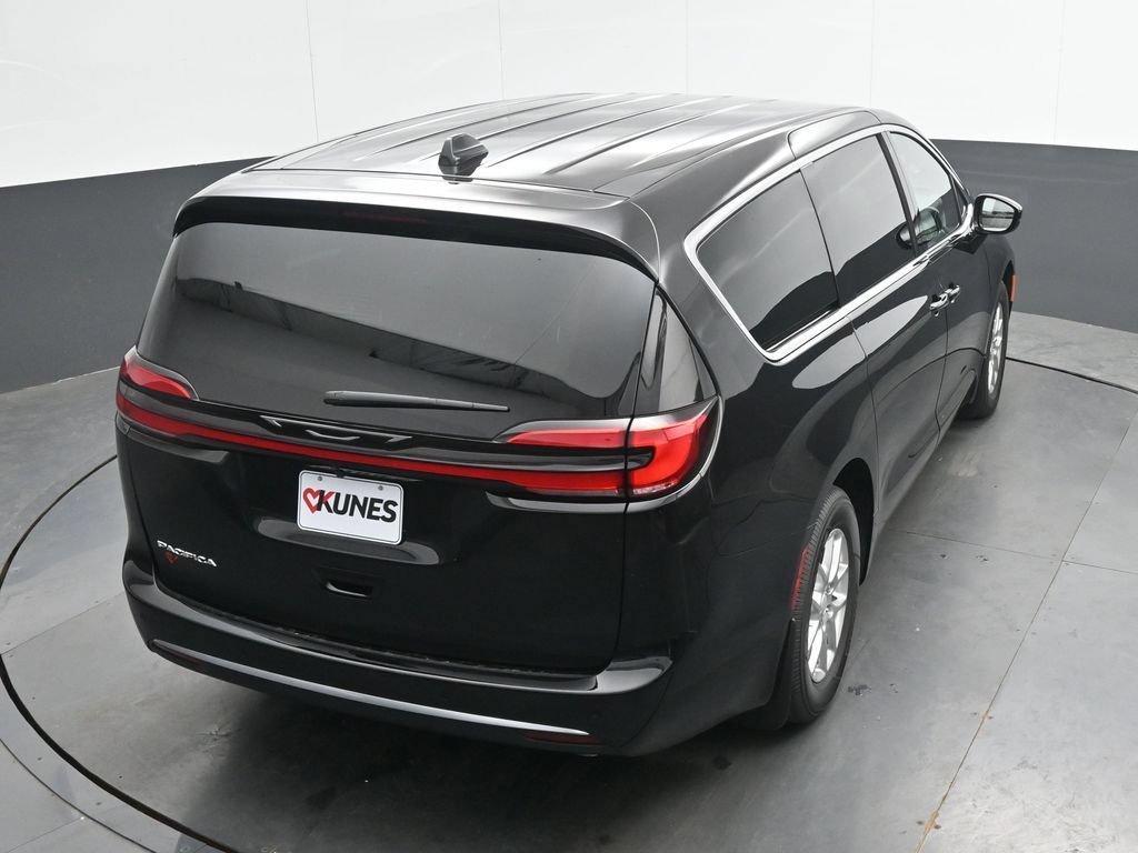 New 2027 Chrysler Pacifica Select FWD image 26