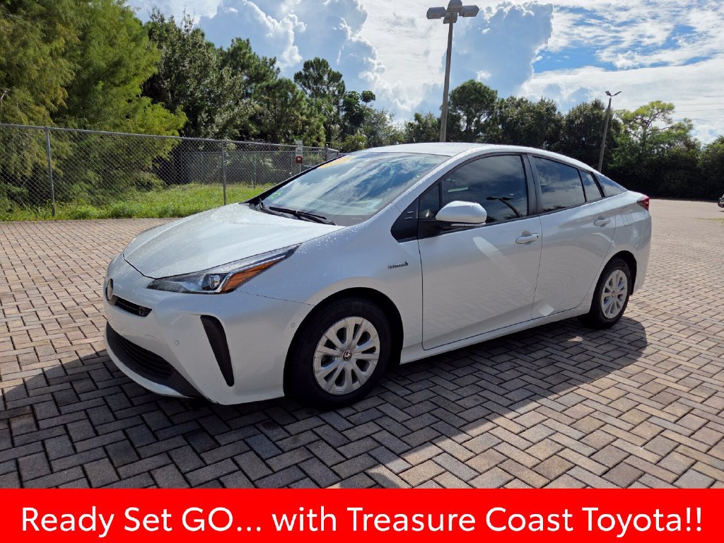 Used 2021 Toyota Prius LE FWD image 4