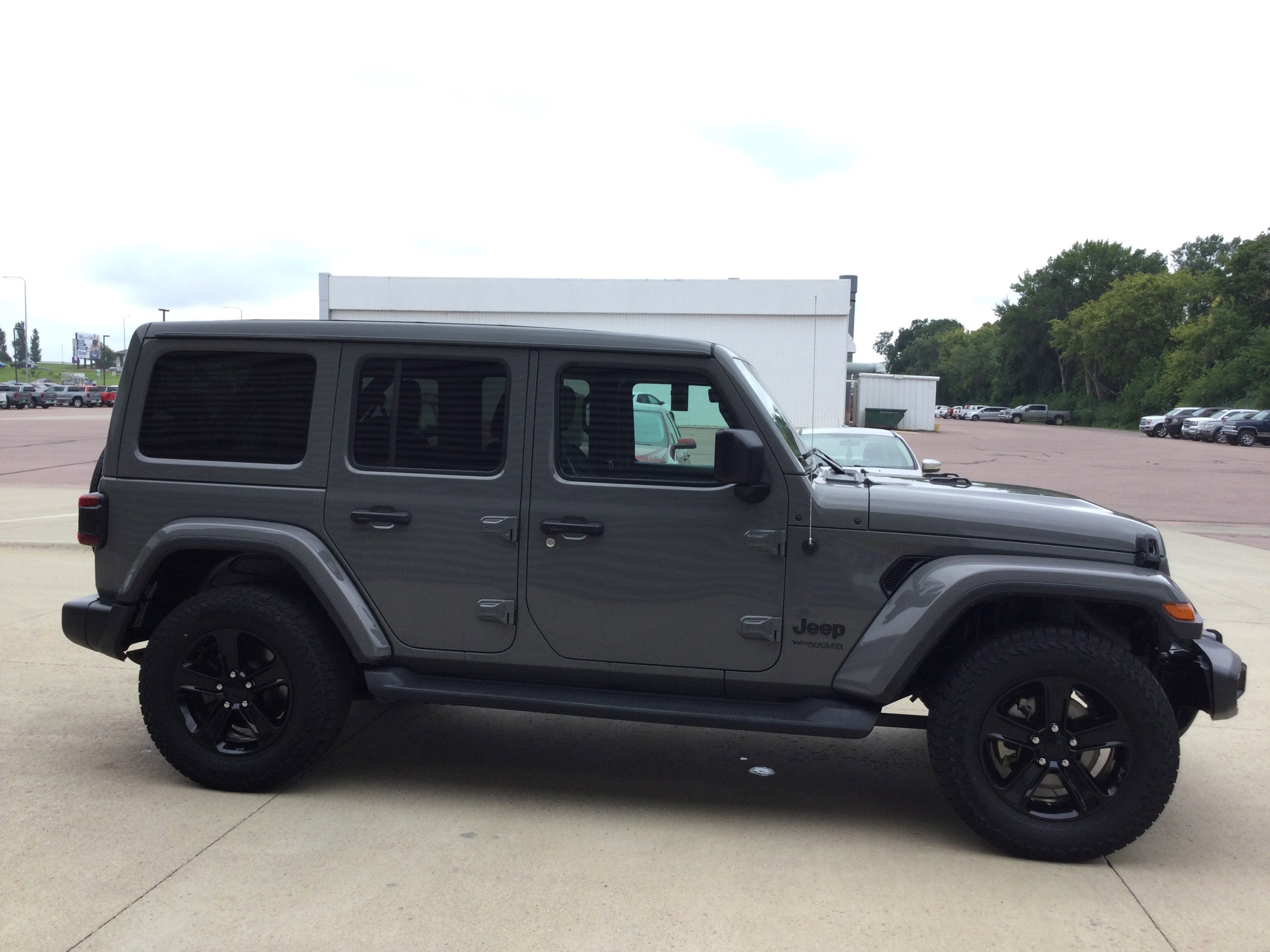 Used 2020 Jeep Wrangler Unlimited Sahara image 4