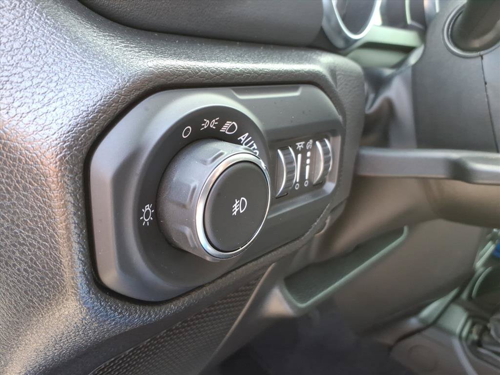 Used 2022 Jeep Wrangler Unlimited Sahara AWD/4WD image 22