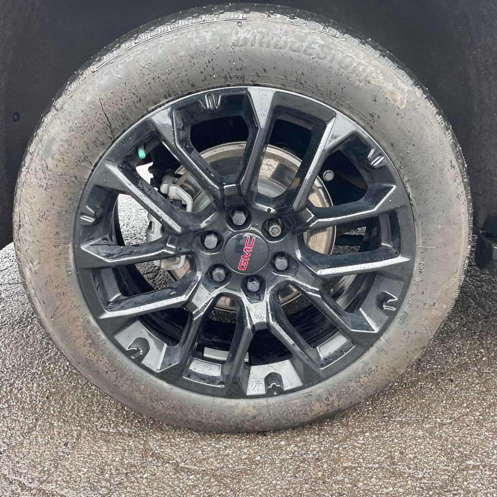 Used 2024 GMC Yukon XL Denali image 12