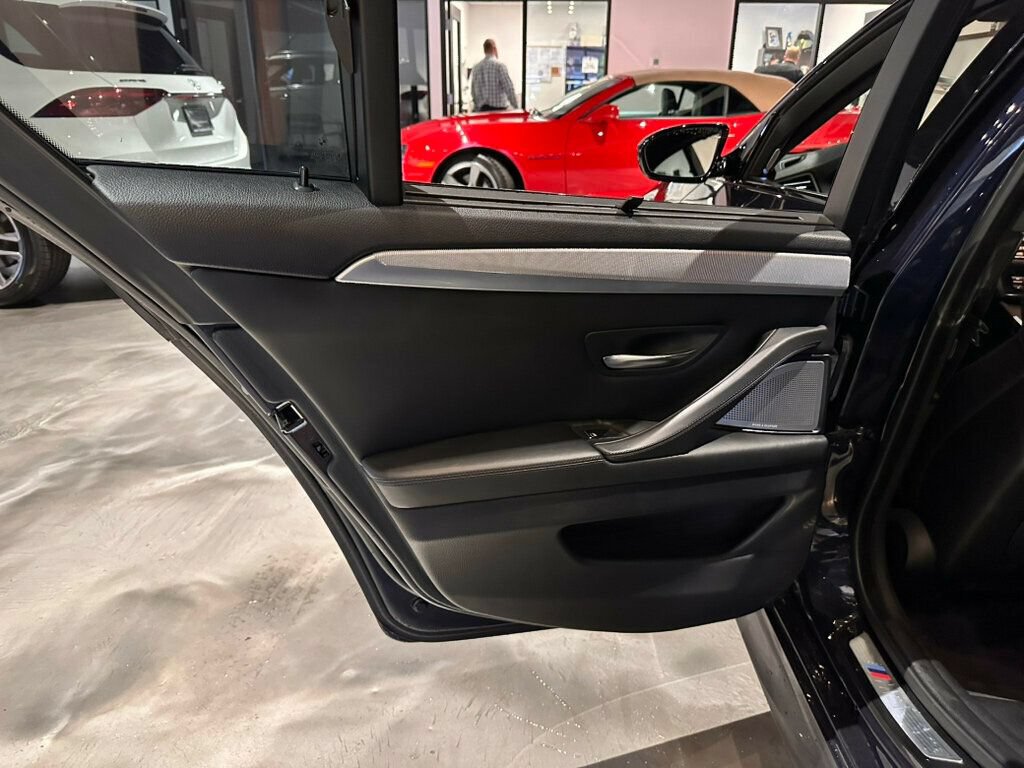 Used 2013 BMW M5 RWD image 17
