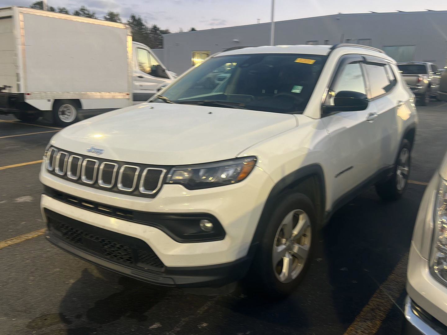 Used 2022 Jeep Compass Latitude image 2