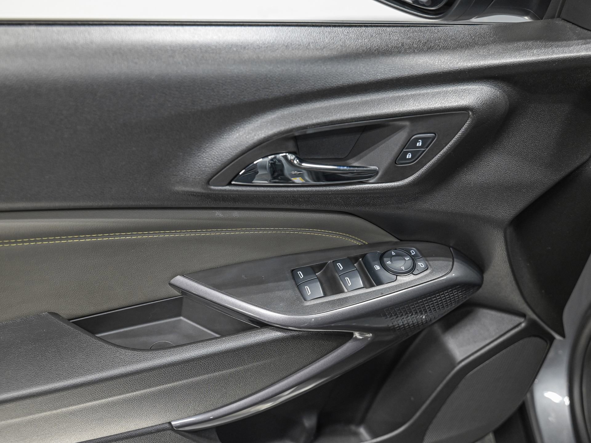 Used 2025 Chevrolet Trax ACTIV w/ Driver Confidence Package image 12