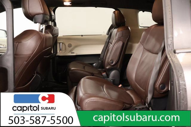 Used 2023 Toyota Sienna Platinum image 30