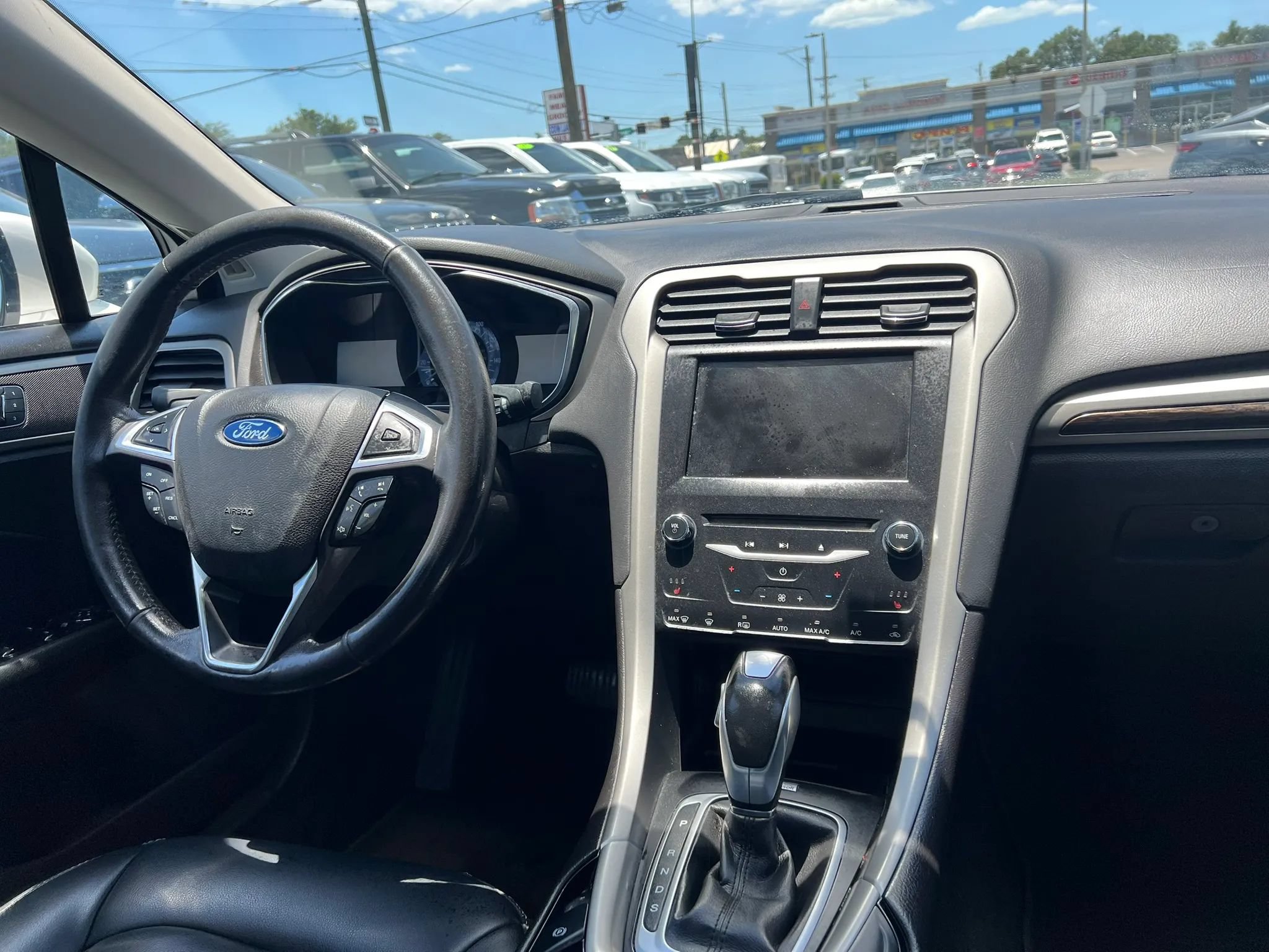 Used 2014 Ford Fusion SE w/ Equipment Group 202A FWD image 14
