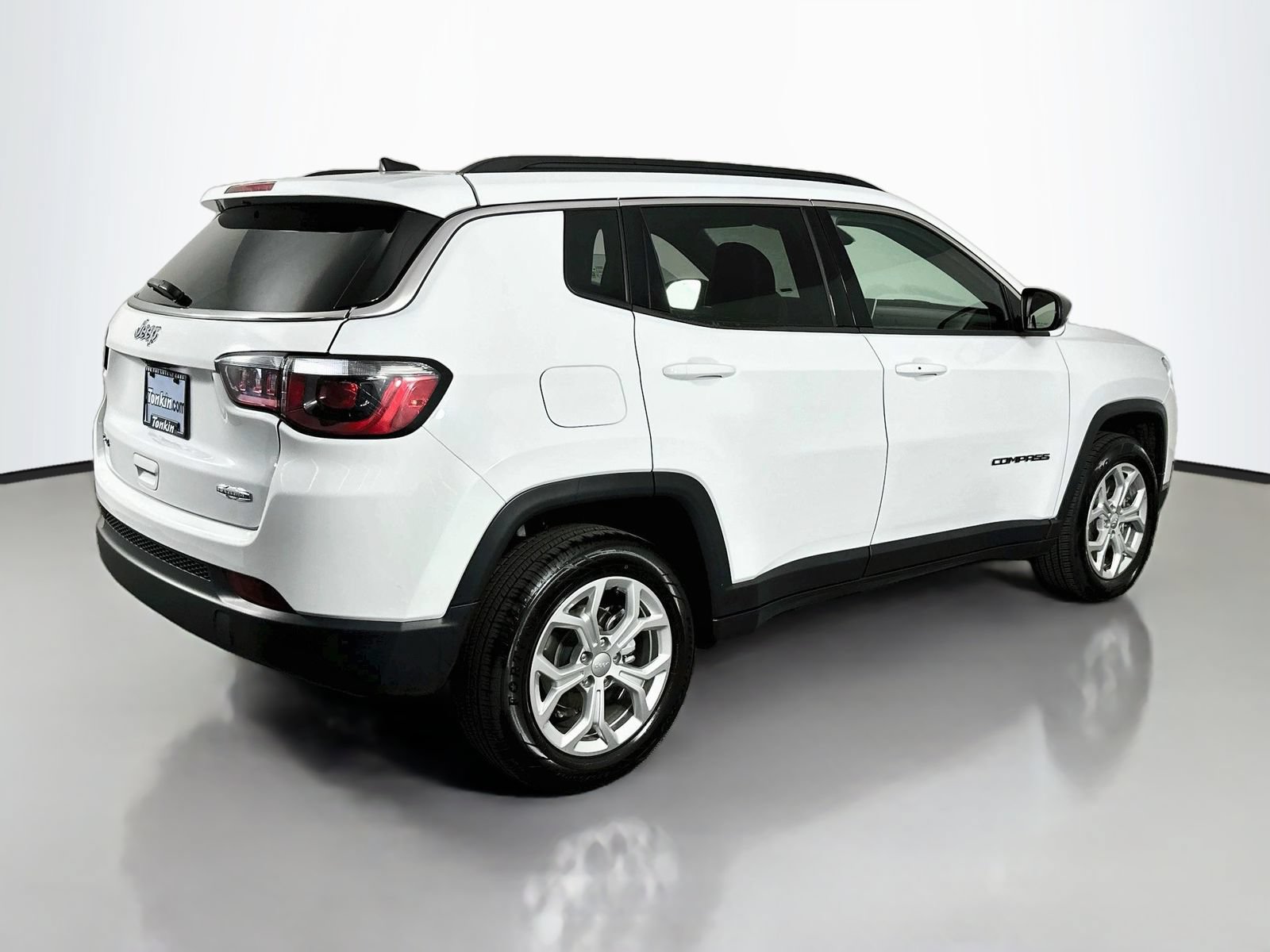 Used 2024 Jeep Compass Latitude AWD/4WD image 8