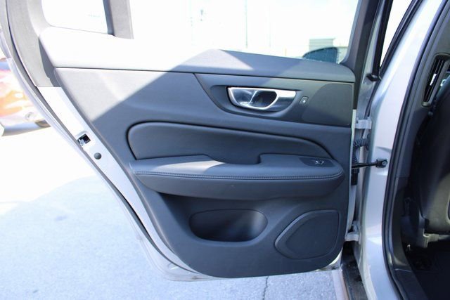 Used 2025 Volvo V60 B5 Cross Country Plus image 33