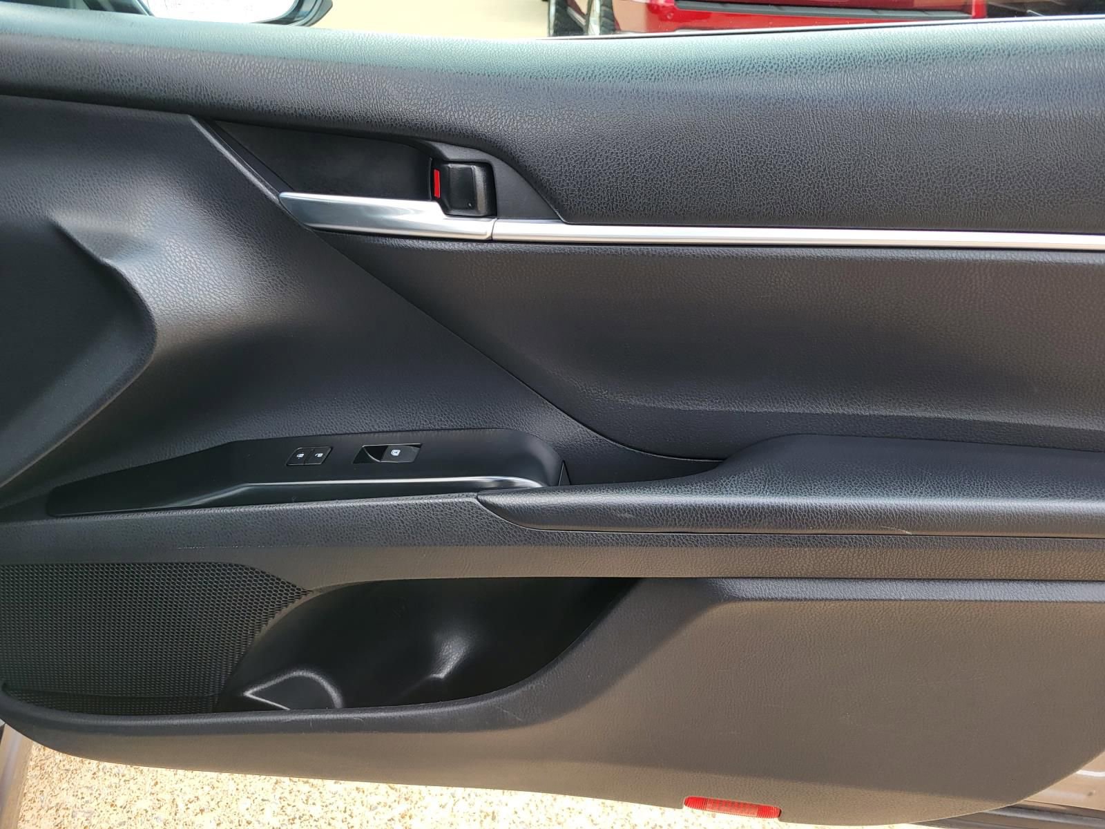Used 2020 Toyota Camry SE image 7