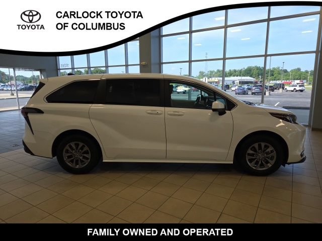 Used 2026 Toyota Sienna LE FWD image 6