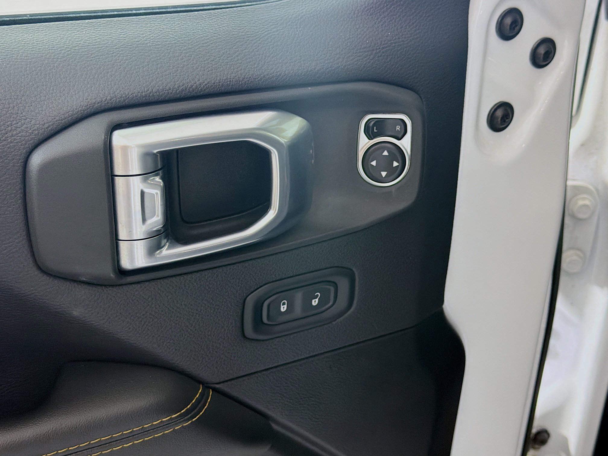 Used 2024 Jeep Wrangler Unlimited Sahara AWD/4WD image 15