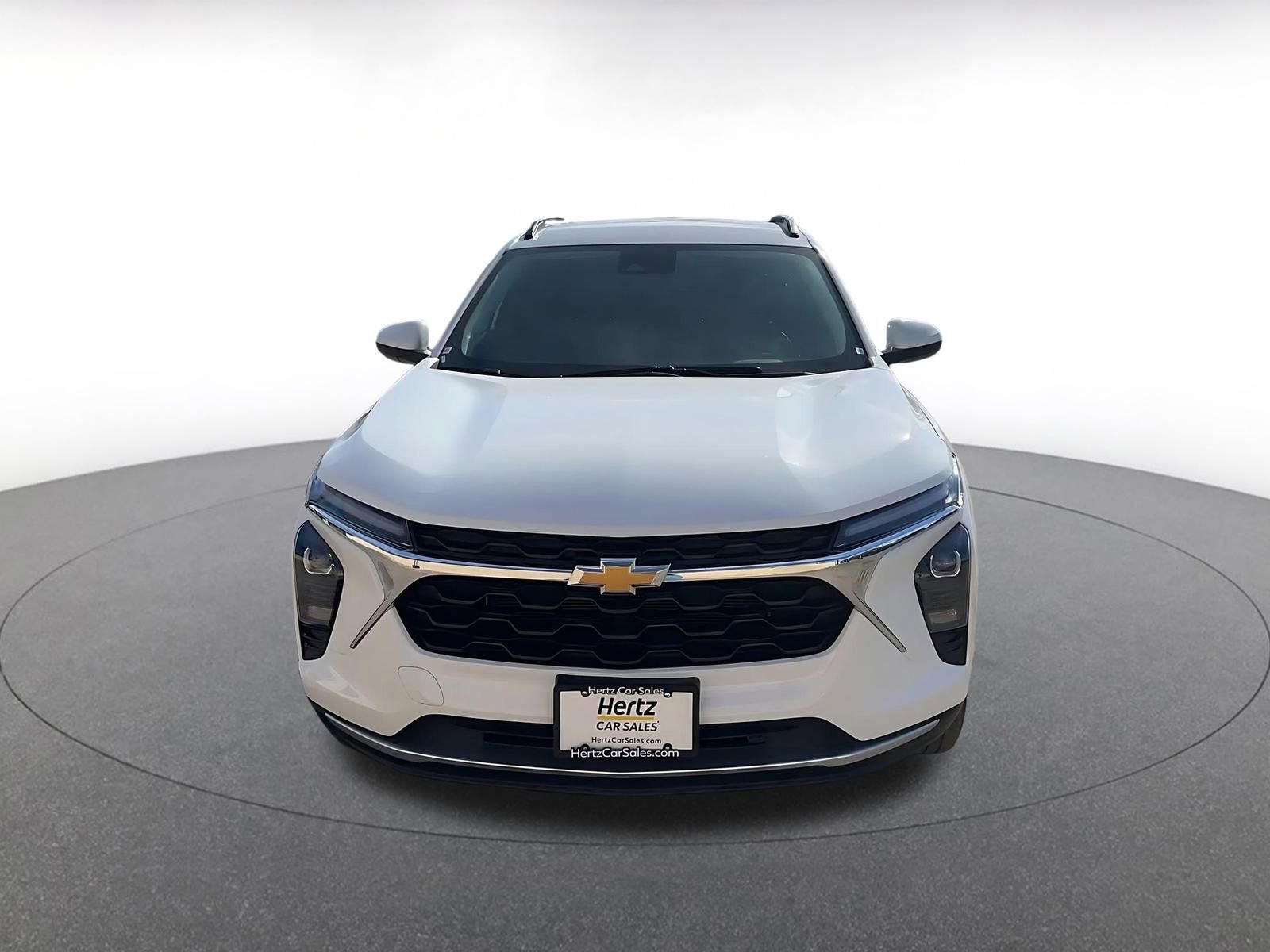 Used 2025 Chevrolet Trax LT w/ LT Convenience Package image 4