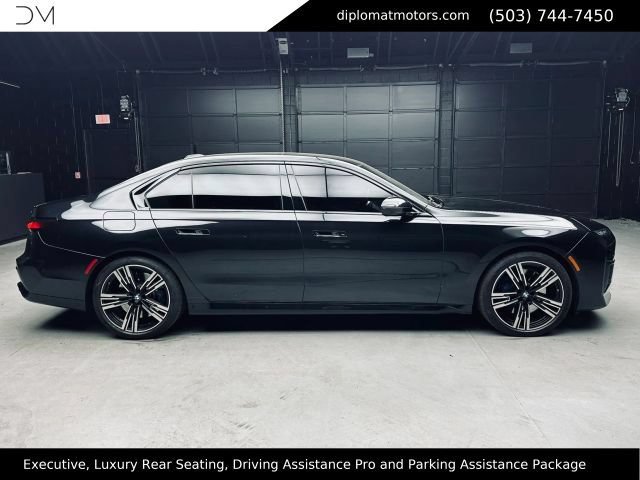 Used 2023 BMW 760i xDrive w/ Executive Package AWD/4WD image 8