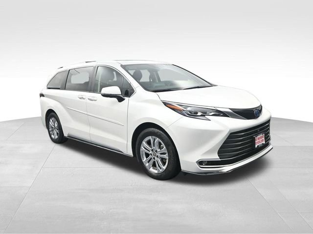 Used 2024 Toyota Sienna Platinum image 9