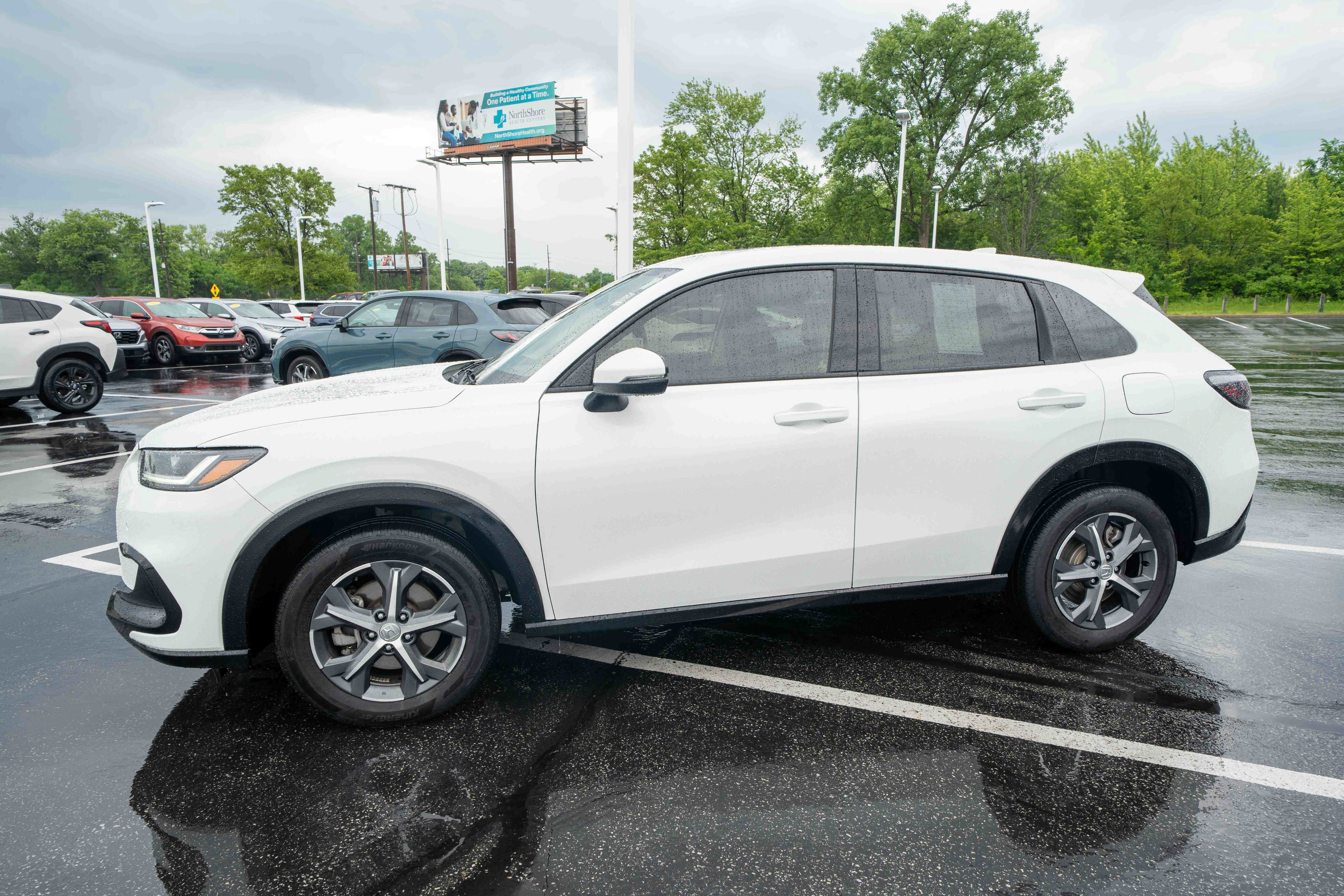 Used 2024 Honda HR-V EX-L image 3