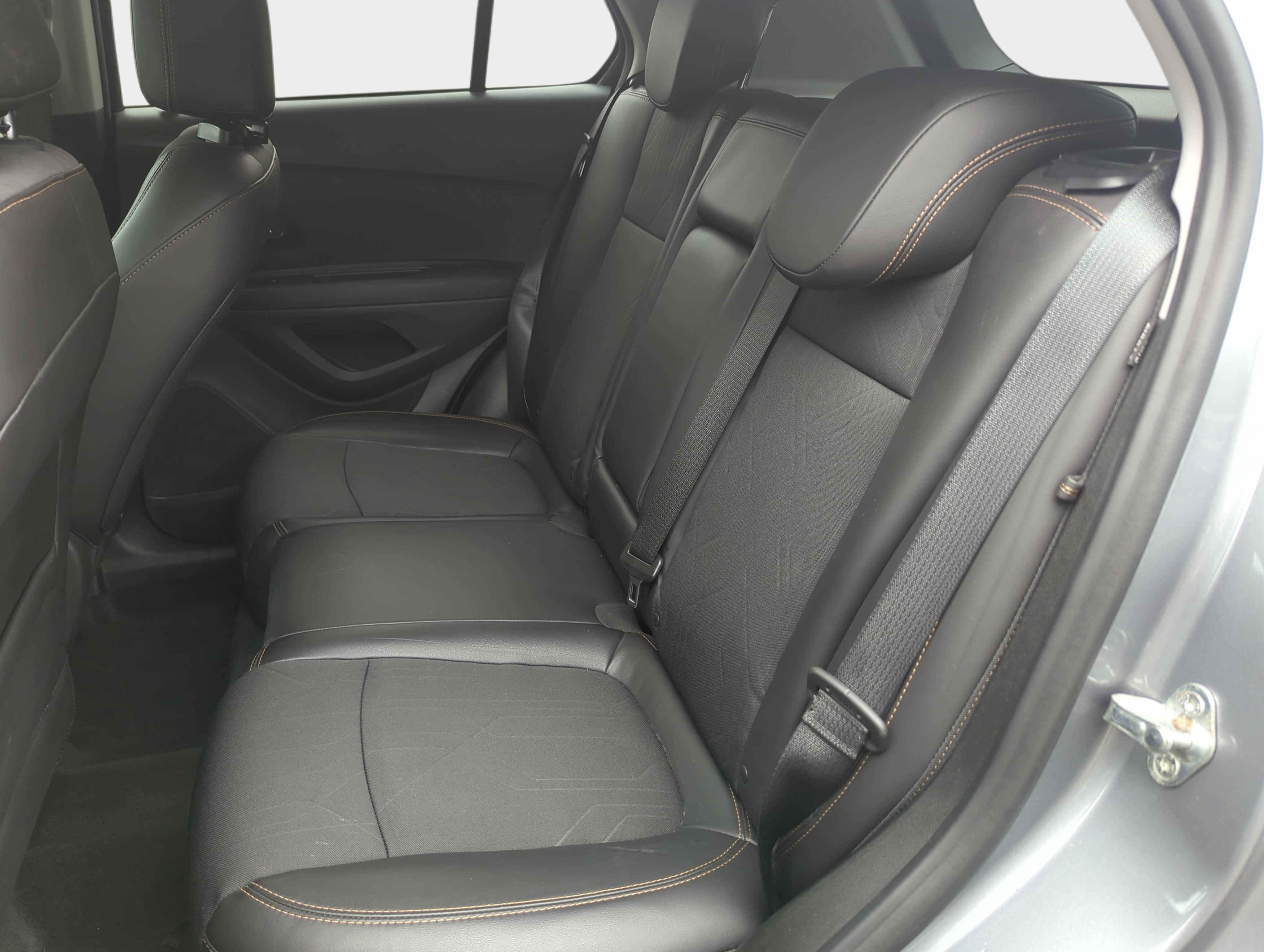 Used 2020 Chevrolet Trax LT w/ LT Convenience Package FWD image 11