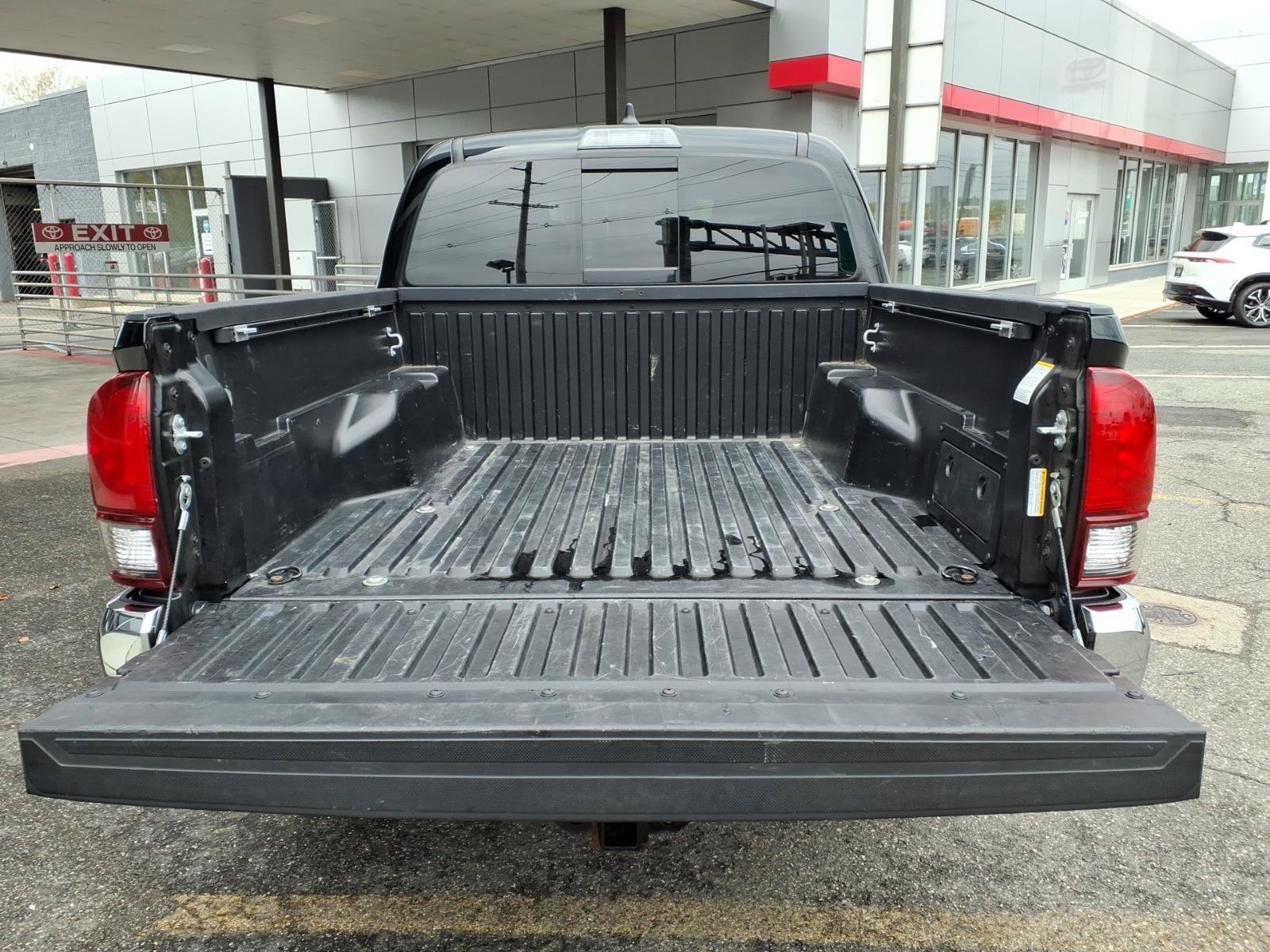 Certified 2023 Toyota Tacoma SR5 AWD/4WD image 7