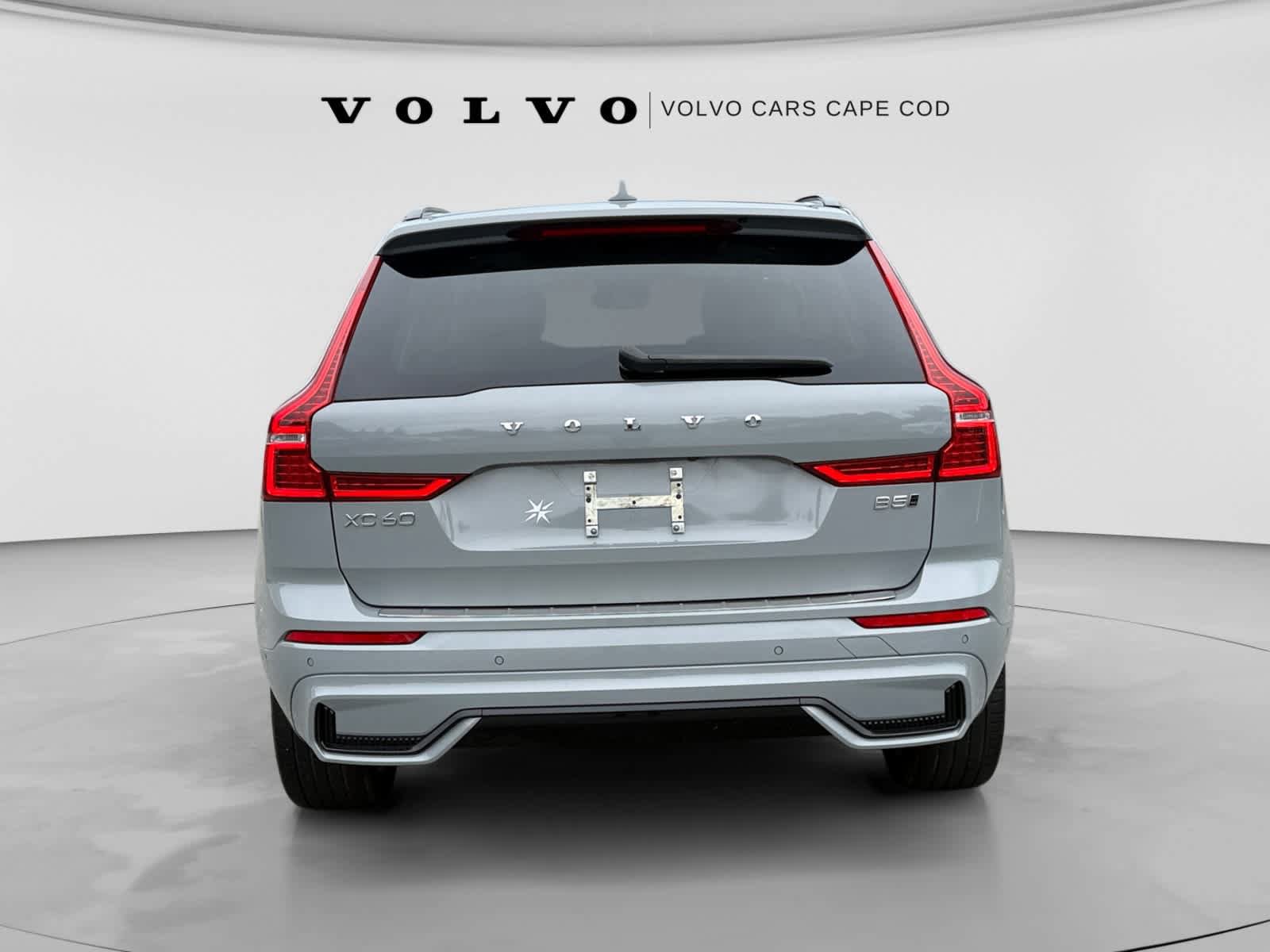 Used 2024 Volvo XC60 B5 Plus w/ Protection Package Premier AWD/4WD image 6