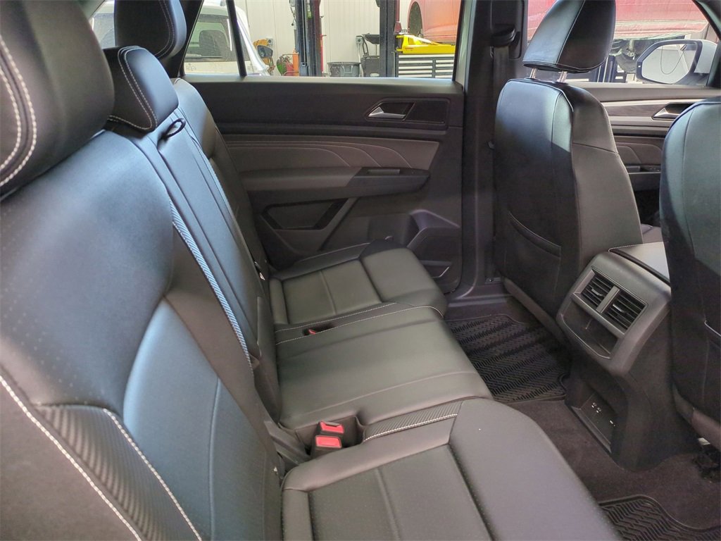 Used 2023 Volkswagen Atlas Cross Sport SE image 35
