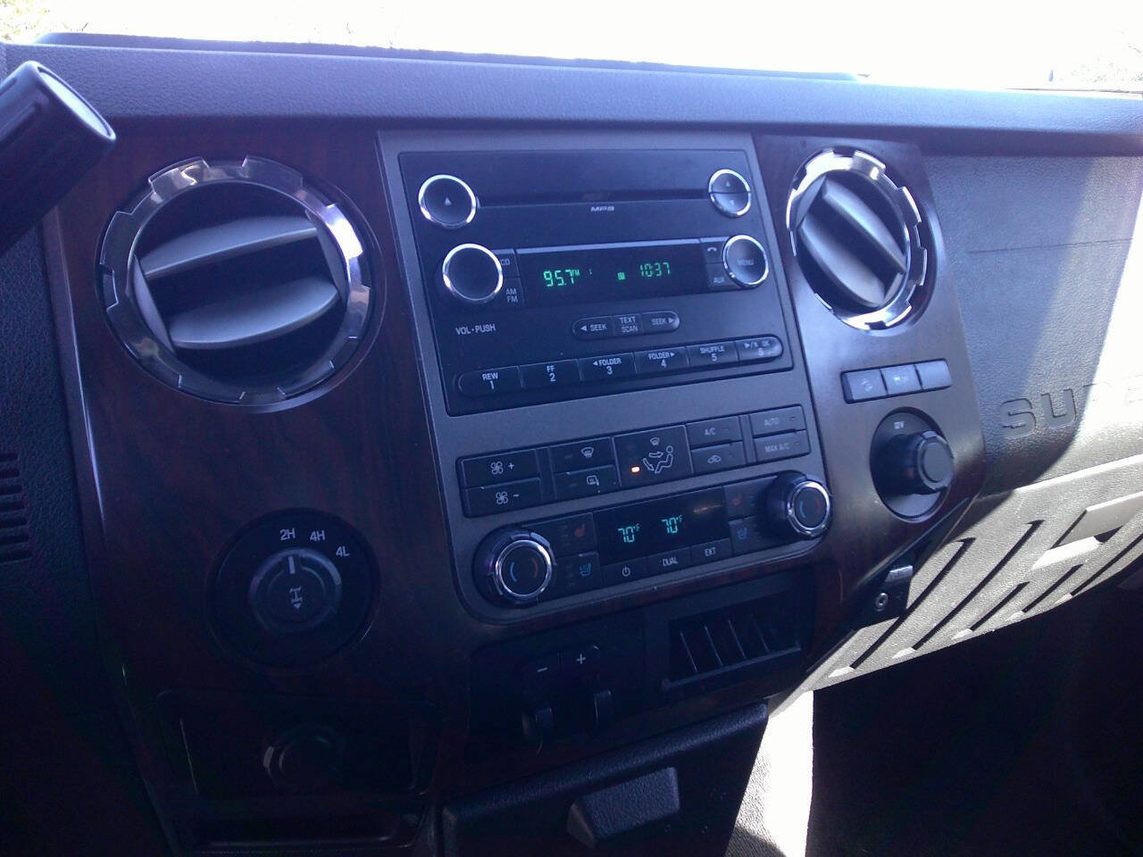 Used 2011 Ford F250 Lariat w/ Lariat Interior Pkg image 14