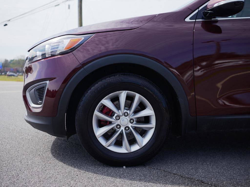 Used 2016 Kia Sorento LX w/ LX Convenience Package image 9