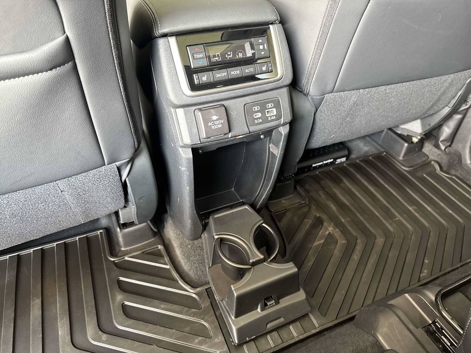 Used 2024 Subaru Ascent Touring AWD/4WD image 29