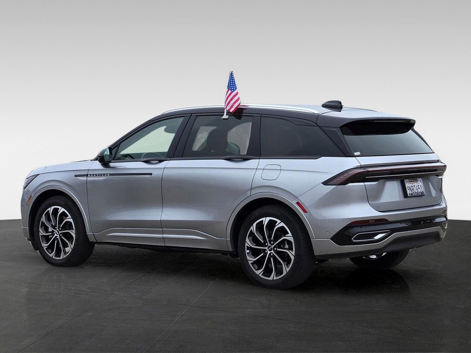 Used 2024 Lincoln Nautilus Reserve image 6