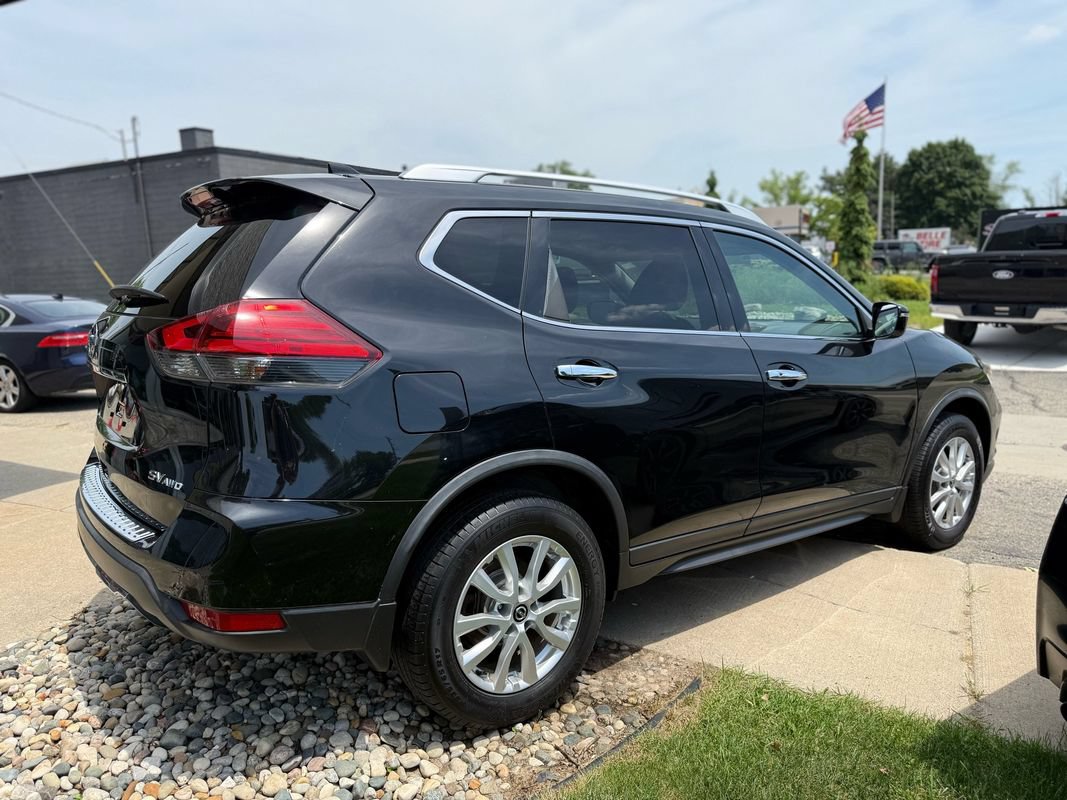 Used 2017 Nissan Rogue SV AWD/4WD image 5