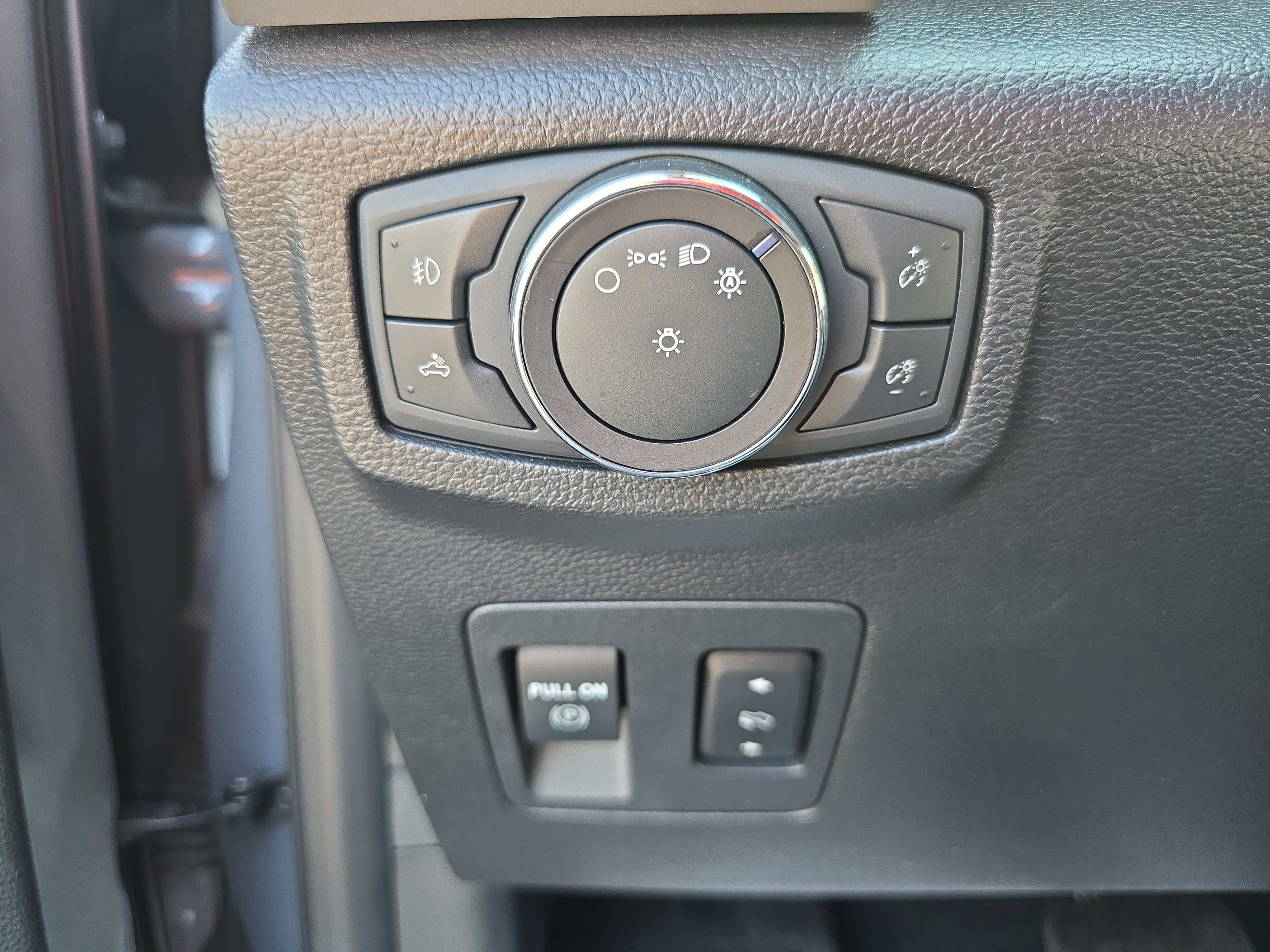 Used 2019 Ford F150 Lariat w/ Equipment Group 502A Luxury AWD/4WD image 25