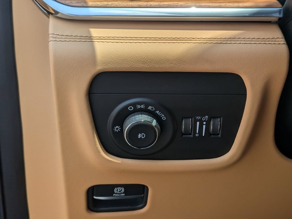 New 2026 Jeep Grand Cherokee L Summit AWD/4WD image 19
