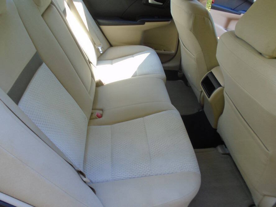 Used 2012 Toyota Camry LE FWD image 19