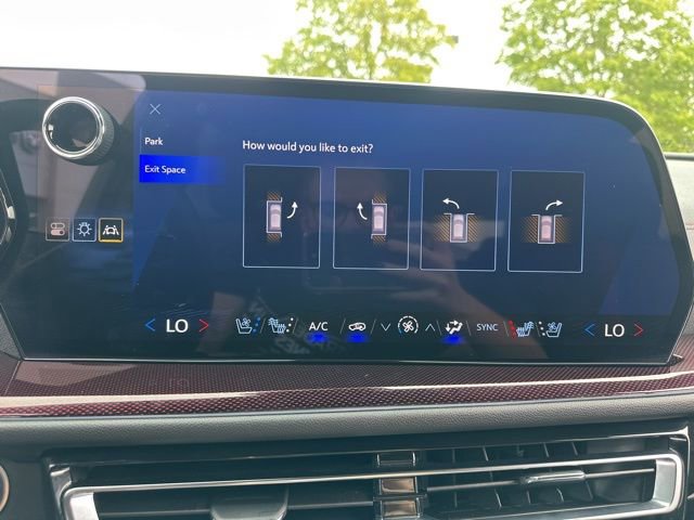 Used 2024 Chevrolet Traverse RS image 46