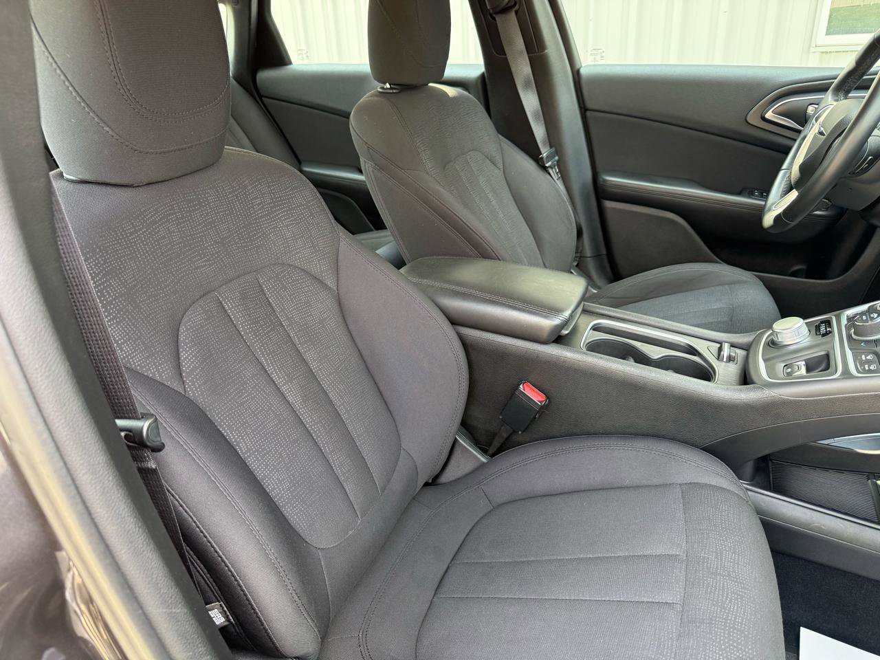 Used 2015 Chrysler 200 Limited w/ Convenience Group image 30