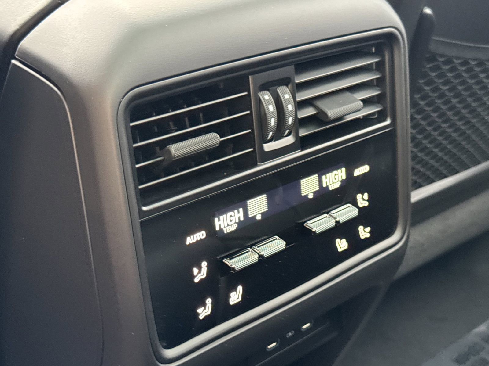 New 2026 Porsche Cayenne GTS image 7