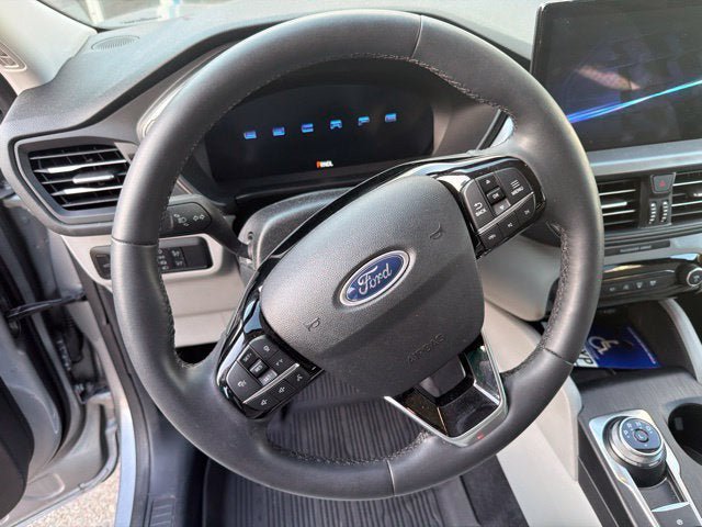 Used 2023 Ford Escape Active w/ Tech Pack #2 FWD image 11