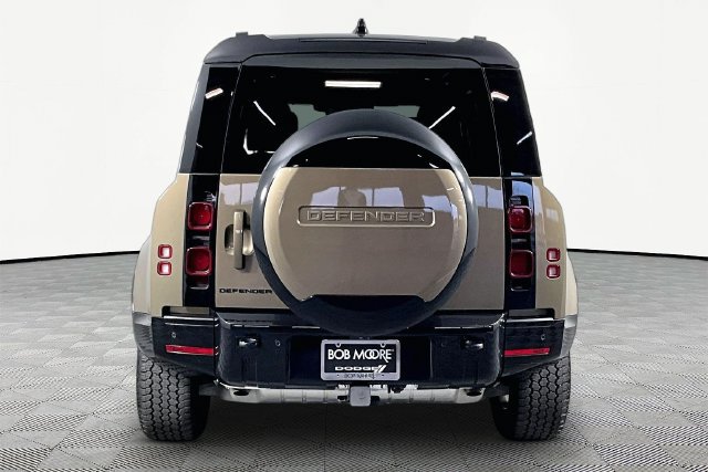 Used 2025 Land Rover Defender 110 X-Dynamic SE AWD/4WD image 5
