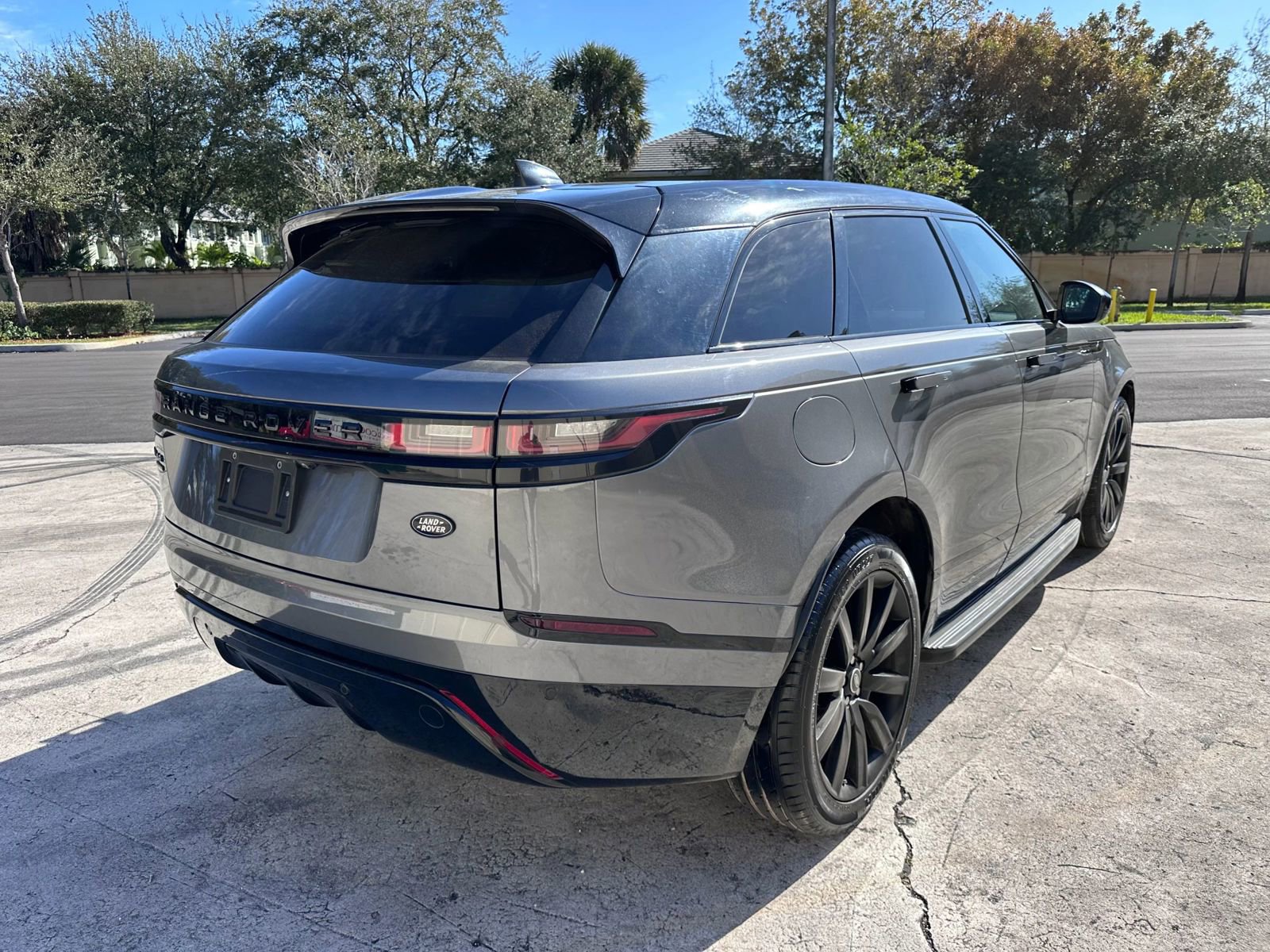 Used 2018 Land Rover Range Rover Velar R-Dynamic SE AWD/4WD image 5