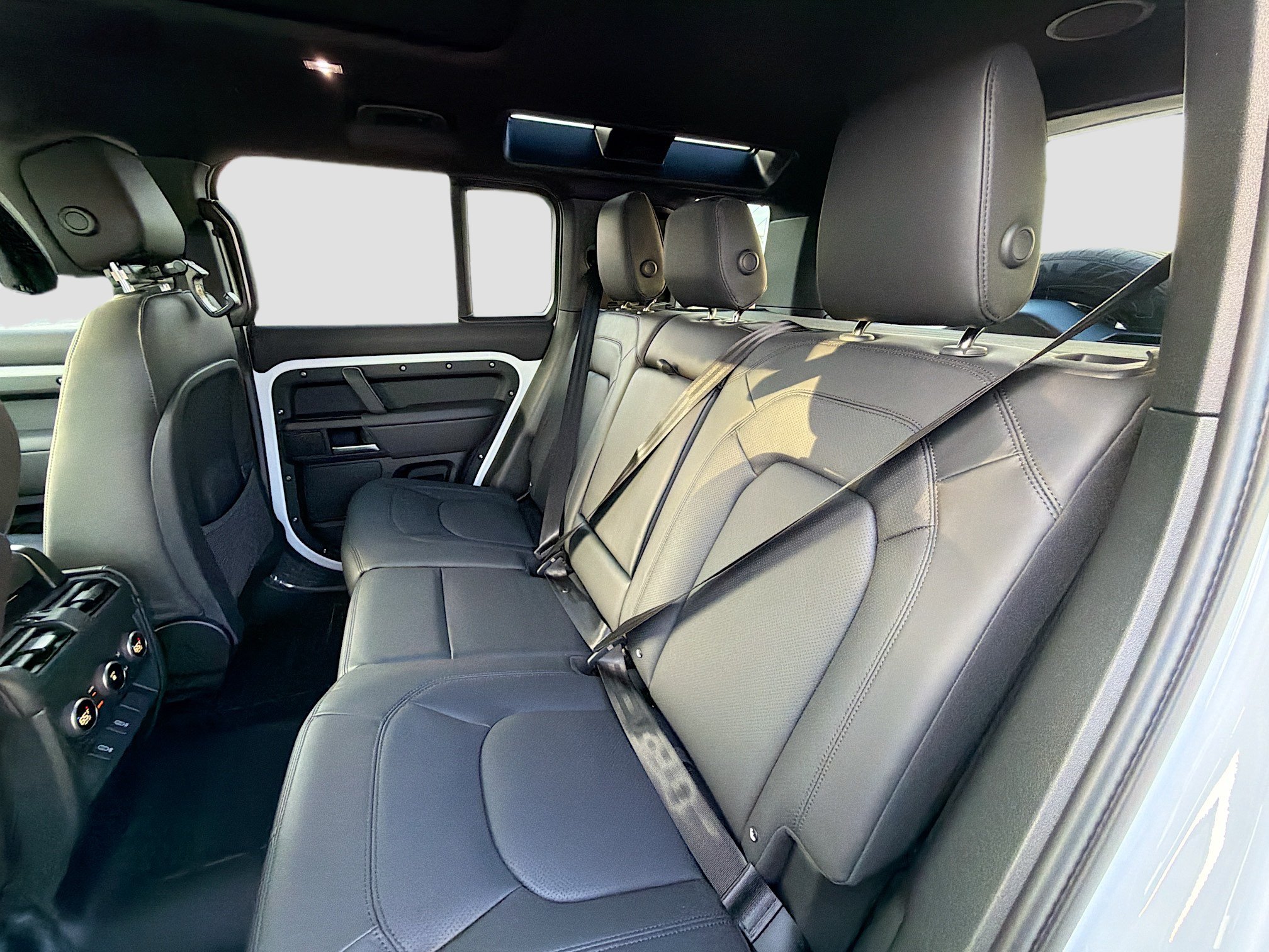 New 2026 Land Rover Defender 110 X-Dynamic SE AWD/4WD image 20