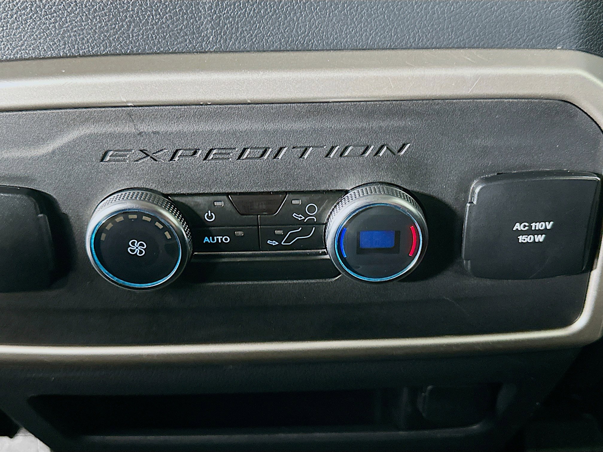 Used 2024 Ford Expedition Max XLT image 27