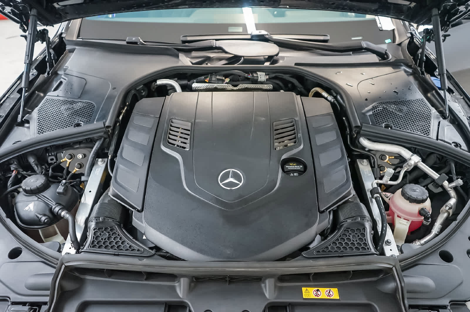 Used 2025 Mercedes-Benz S 580 4MATIC Sedan image 32
