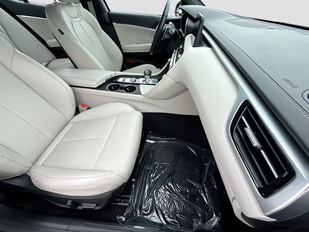 Used 2024 Genesis G70 2.5T RWD image 14