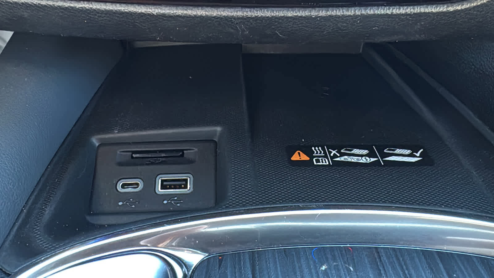 Used 2022 Buick Enclave Premium w/ Surround and Sites Package image 18