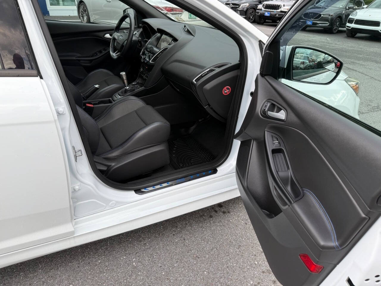 Used 2017 Ford Focus RS AWD/4WD image 8
