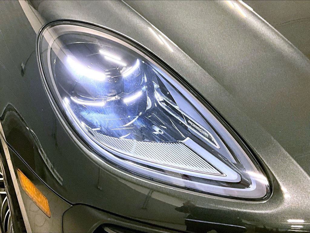 Certified 2024 Porsche Macan image 30
