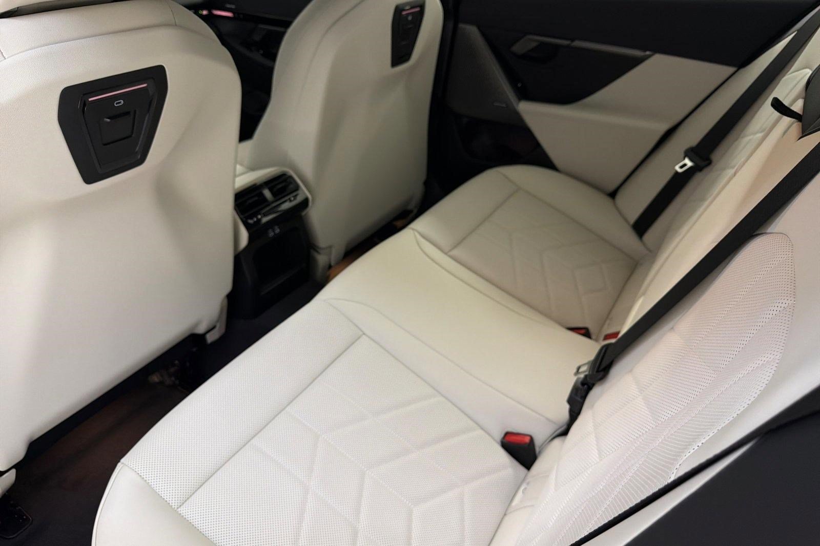 Used 2026 BMW 530i RWD image 21