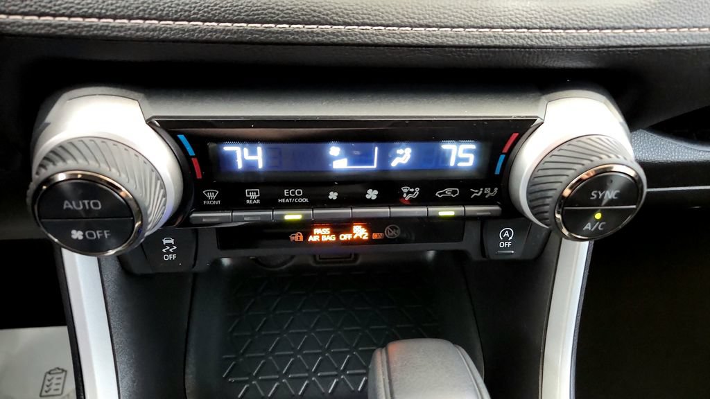 Certified 2025 Toyota RAV4 XLE AWD/4WD image 30