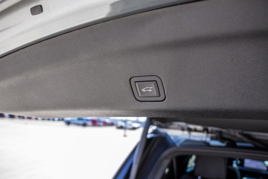 New 2026 Chevrolet Suburban Premier image 9