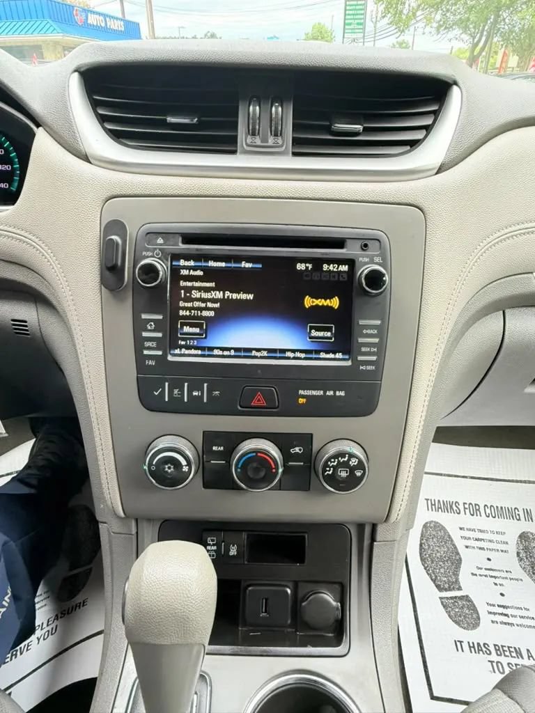 Used 2017 Chevrolet Traverse LS AWD/4WD image 10