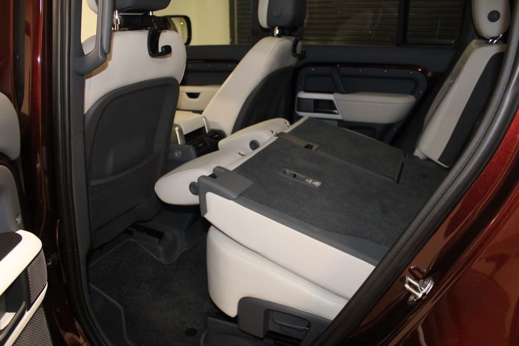 Used 2023 Land Rover Defender 130 SE image 42