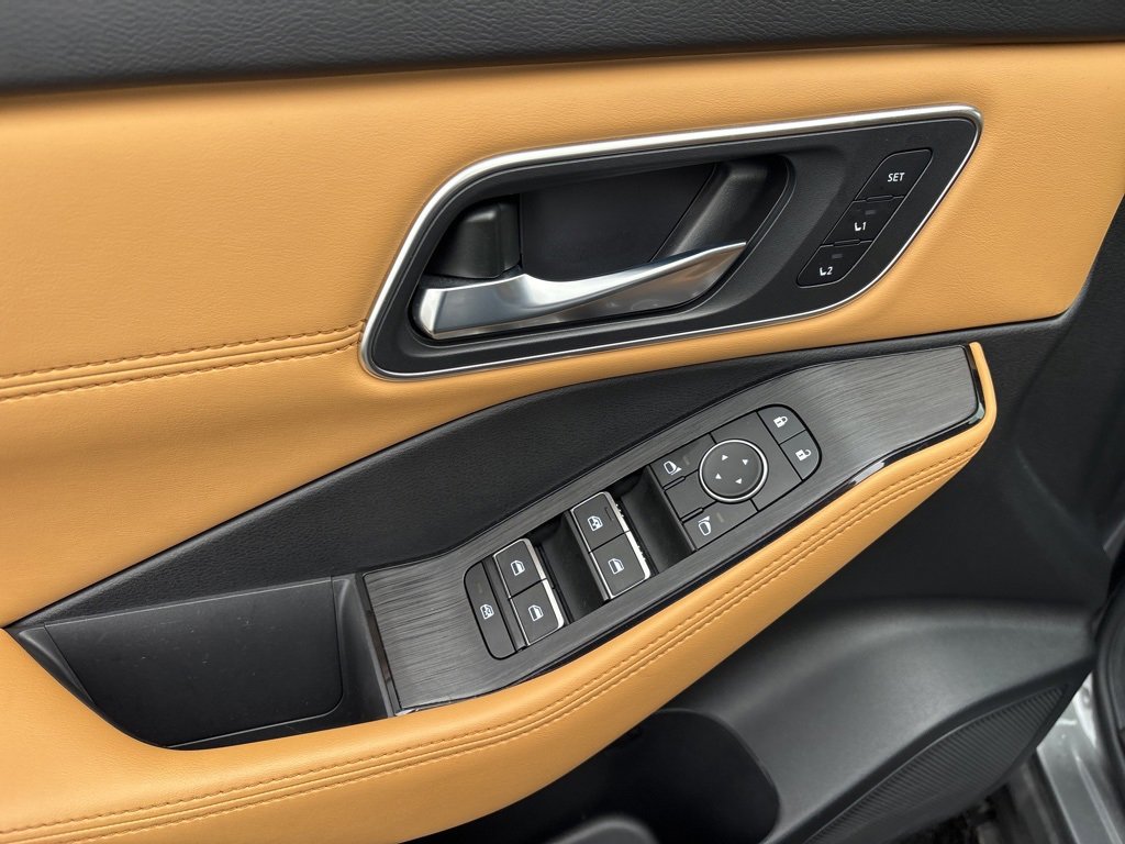 Used 2023 Nissan Rogue Platinum w/ Platinum Premium Package image 20